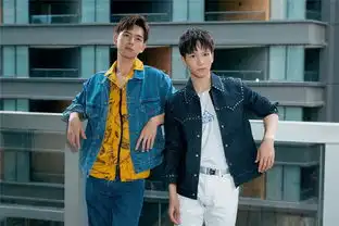 28岁李现剧里火到剧外,牛仔服配花衬衫清爽简洁,私服照样很型男