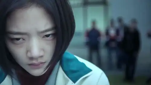 女孩被妈妈的客人传染性病,同学发现后遭受校园欺凌,竟被逼跳河