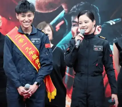 中国最帅女机长34岁不婚,艳压辛芷蕾,撒贝宁自愧不如