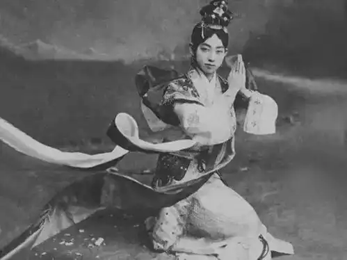 走进敦煌千年前乘风破浪的姐姐拍了拍你
