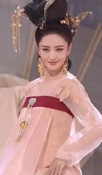 佟丽娅618晚会造型来袭古装扮相超惊艳,一颦一笑充满了古典美
