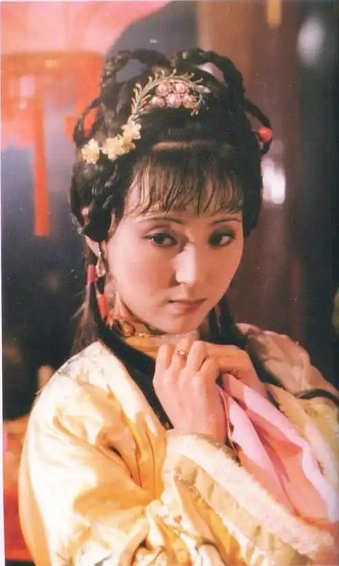 林黛玉独白荣国府在走下坡路,定要为宝玉找有钱有势人家的女儿