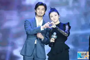 陈柏霖景甜现身火王发布会首搭档同框笔芯
