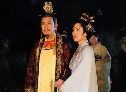 唐玄宗看上三姨,他说了句什么话让三姨面红耳赤的点点头
