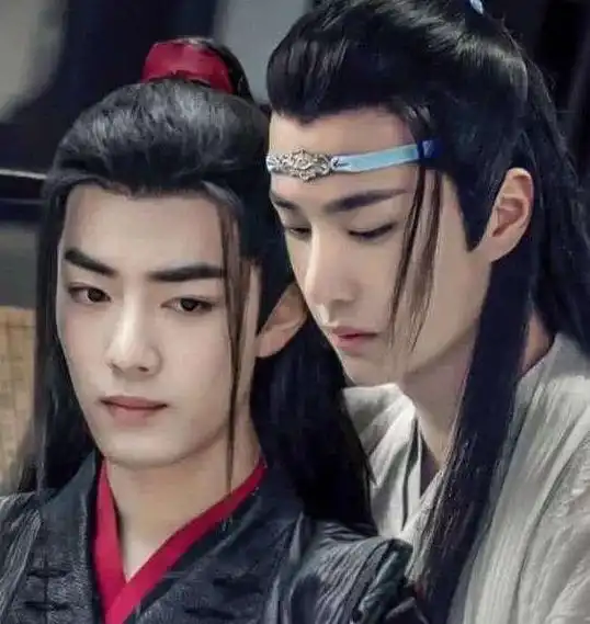 一模一样王一博和他爸爸年轻的时候也太长了吧