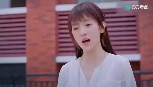 惹上冷殿下丑女青青变回原来的样子,好漂亮,殿下却吃醋了
