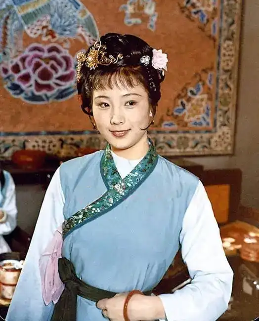 红楼梦之鸳鸯剧照贾母的首席大丫鬟,出身低却有主见和追求