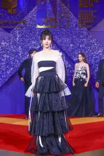 柳岩黑白经典纱裙亮相金鸡奖闭幕搭档张一山开奖最佳科教片