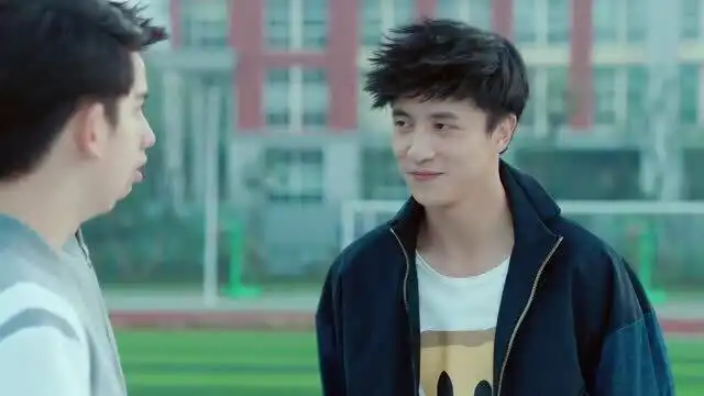 邬童给学校拍宣传片,一脸王子样帅爆了