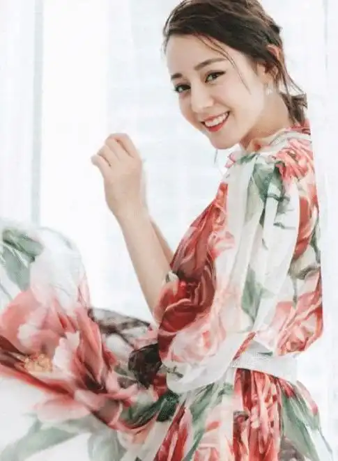 赵丽颖我娃娃脸,热巴我高级脸两人同一造型后,差异一目了然
