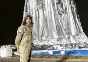 俄65岁冒险家乘热气球绕地球破纪录