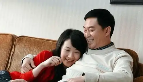 男人不爱你了,会有这三个预兆
