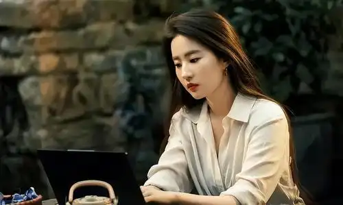 刘亦菲突然高调宣布喜讯恭喜啊,这一天终于来了