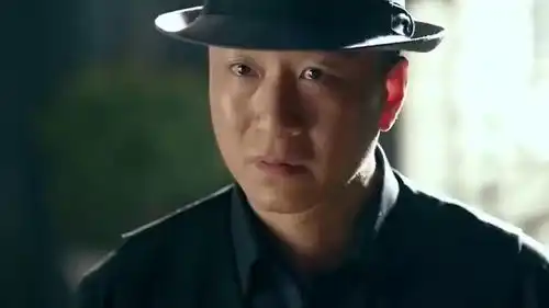 一代枭雄黑娃夺过何辅堂的武器,来运在旁把黑娃射杀了
