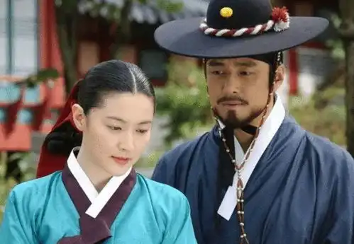 大长今李英爱龙凤胎罕曝光儿女身形差别大,豪宅院子太抢镜
