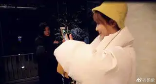 杨紫被蒋欣调侃樱桃小丸子自拍造型遭蒋欣调侃