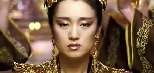 被称作烂片的满城尽带黄金甲,背后是张艺谋对巩俐满满的诚心
