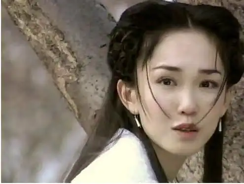 被誉为新加坡第一美女,因演小龙女走红,嫁给了杨过生活美满