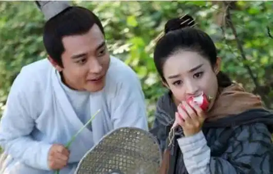 四位女星剧中吃东西,前三位是真吃,只有她吃东西还要借位假吃