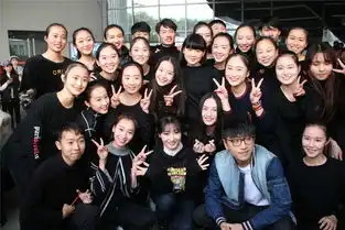 大闹天竺路演南京站柳岩白客现身
