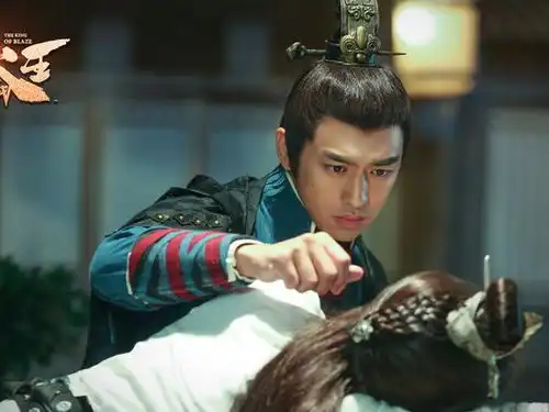 火王之破晓之战曝双cp照陈柏霖景甜七夕福利来了
