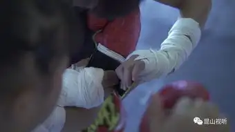 父爱如山又似水昆山父女演绎中国版摔跤吧,爸爸