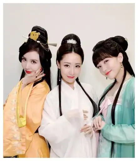 回忆杀张萌白冰金莎重聚首还原当年神话中的造型

