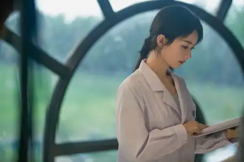 赵丽颖新剧风格大变穿西装比女总裁还有气场,简约风照样显高级
