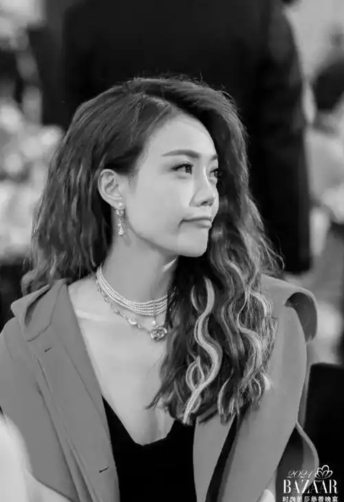 芭莎内场图贵气靠滤镜,景甜张彬彬,芭莎都在磕的cp
