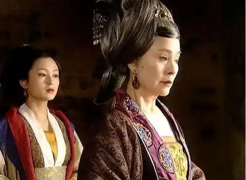 妻子对母亲不敬,宰相直接休妻,后来被逼娶张易之的母亲阿臧

