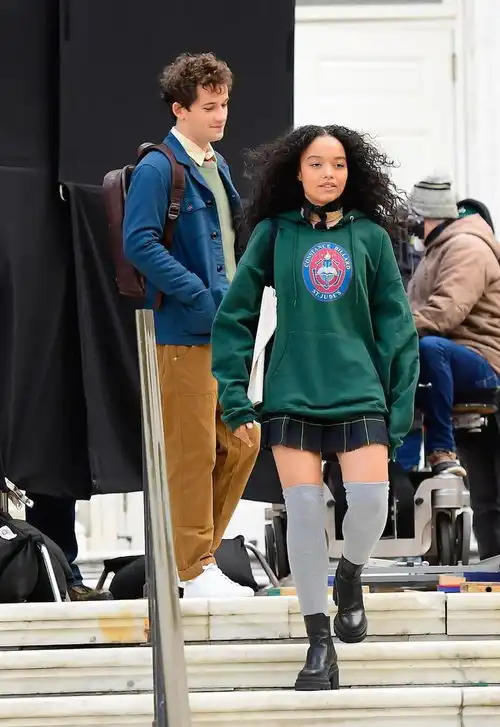 新版绯闻女孩于7月重磅回归抢先来认识一众主要演员及他们的时尚穿搭
