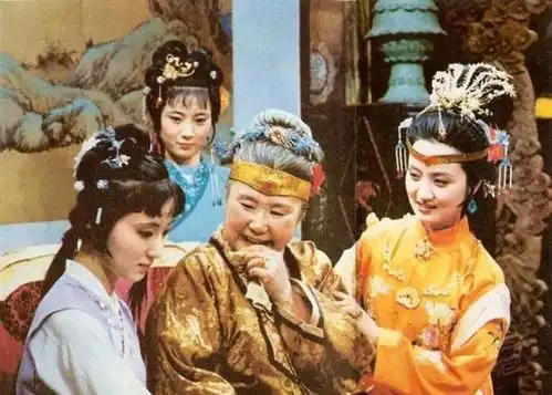 红楼梦中的贾母是怎样的人一顿简单的螃蟹宴,足以看出