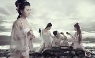 因饰演潘金莲一炮而红,头婚嫁1米侏儒男,二婚嫁2米巨男