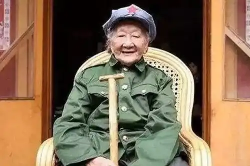 老红军长征时与丈夫走散,45年后在北京相见,丈夫已成为副主席
