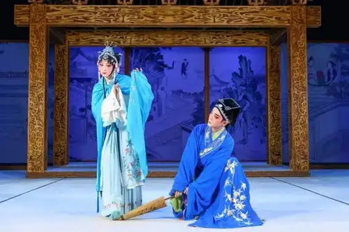 戏曲传统当代转化启示发挥自身优势丰富创作实践傅谨