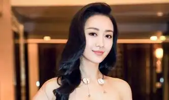 王鸥15年前的老照片,站在10位超模中间,她的颜值是最出众的
