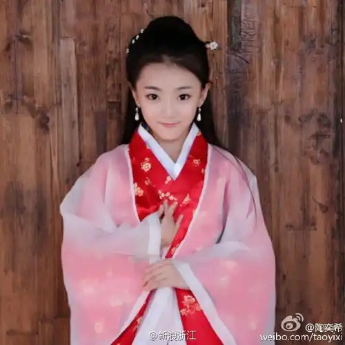 娃娃版白蛇传白娘子私照曝光小小年纪气质佳
