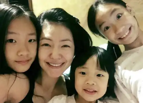 小s夸小女儿像碧昂斯,对二女儿管教太严,网友不像亲妈