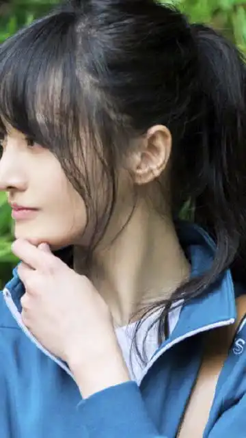 第三期奇妙小森林,郑爽身穿蓝色复古校服,清爽又减龄
