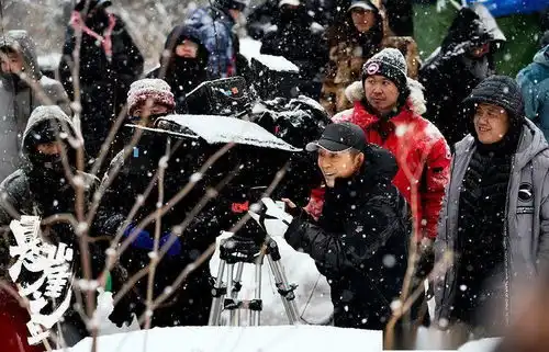 冷冽冷峻冷酷的悬崖之上官宣,定档4.30,五一档王炸来了
