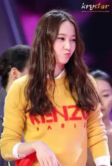 权侑莉和郑秀晶的照片,每人各十张
