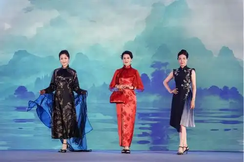 上海海派旗袍文化节迎来十周年
