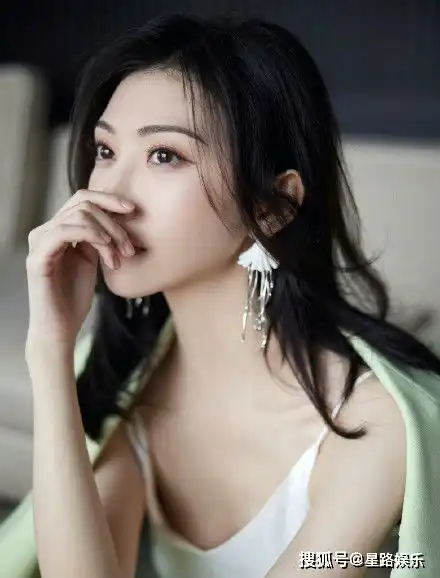 电视剧司藤火热上映,景甜人气爆红,并晒春日畅享季美图