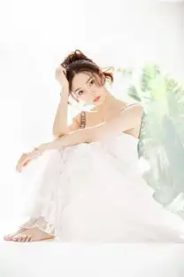 演员亦涵冬日拍摄唯美写真透过逆光似白色小仙女