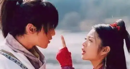 拍仙剑奇侠传时,胡歌想在安以轩面前摆谱,结果自己却掉坑里
