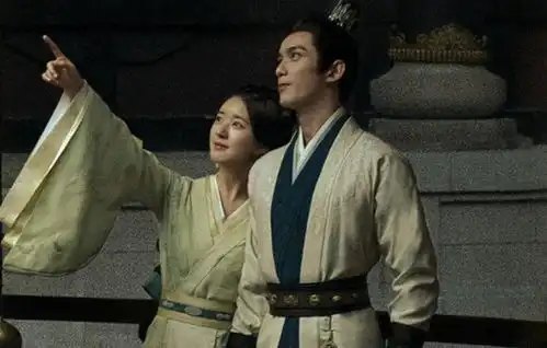 星汉灿烂晒剧照,赵露思造型绝美,女配却被p到粉丝都不认识
