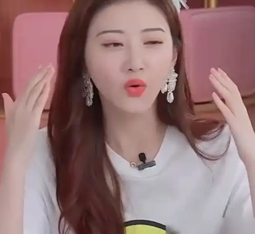 景甜自曝做微整形差点毁容,修复后看她现在双眼皮,才知有多自然