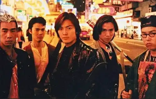 回顾古惑仔真实夫妻,吴志雄娶小结巴原型,大天二妻子旺夫相
