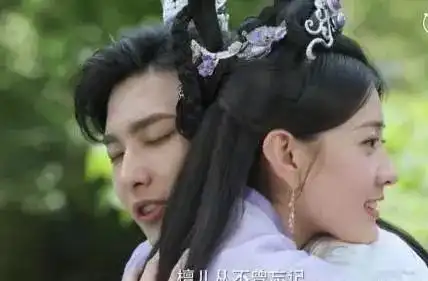 双世宠妃2同样是大婚,墨连城满心欢喜,墨奕怀却独自买醉
