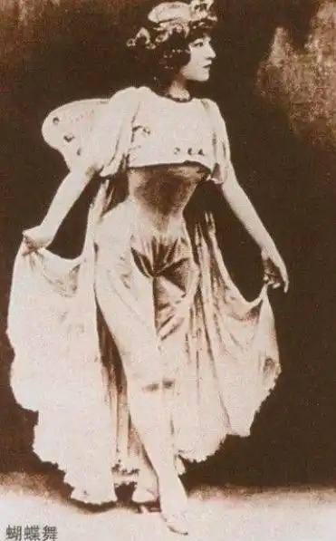 正阳门下大女人一舞倾城话容龄
